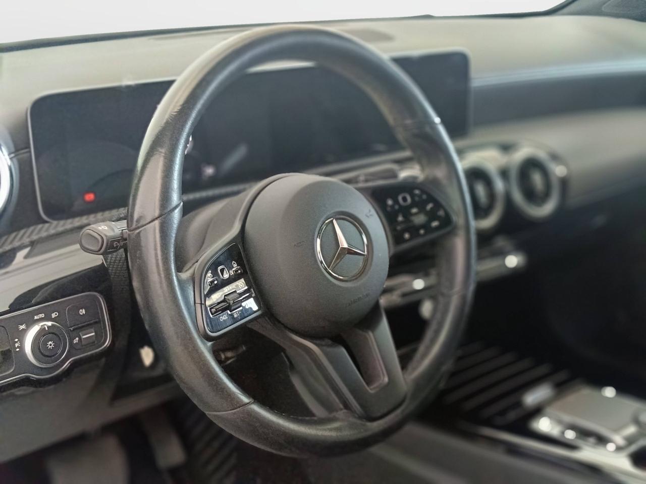Mercedes-Benz Classe A - W177 2018 - A 180 d Sport Light auto