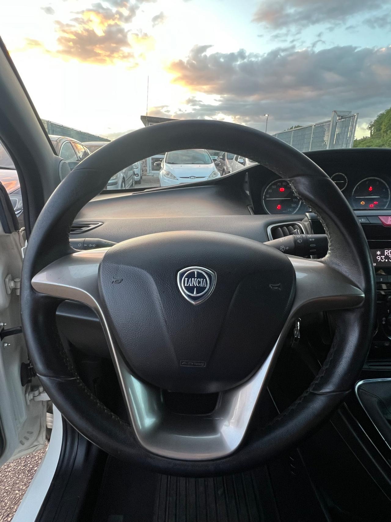 Lancia Ypsilon 1.3 MJT 16V 95 CV 5 porte S&S Silver