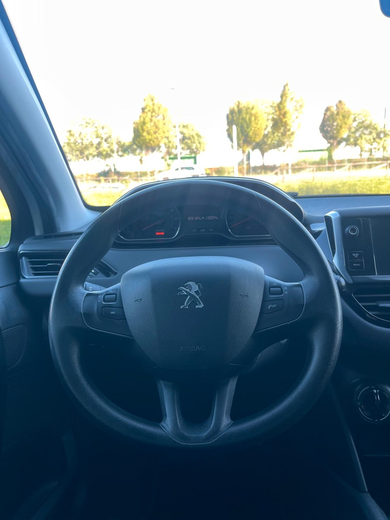 Peugeot 208 1.2 benzina Neopatentati