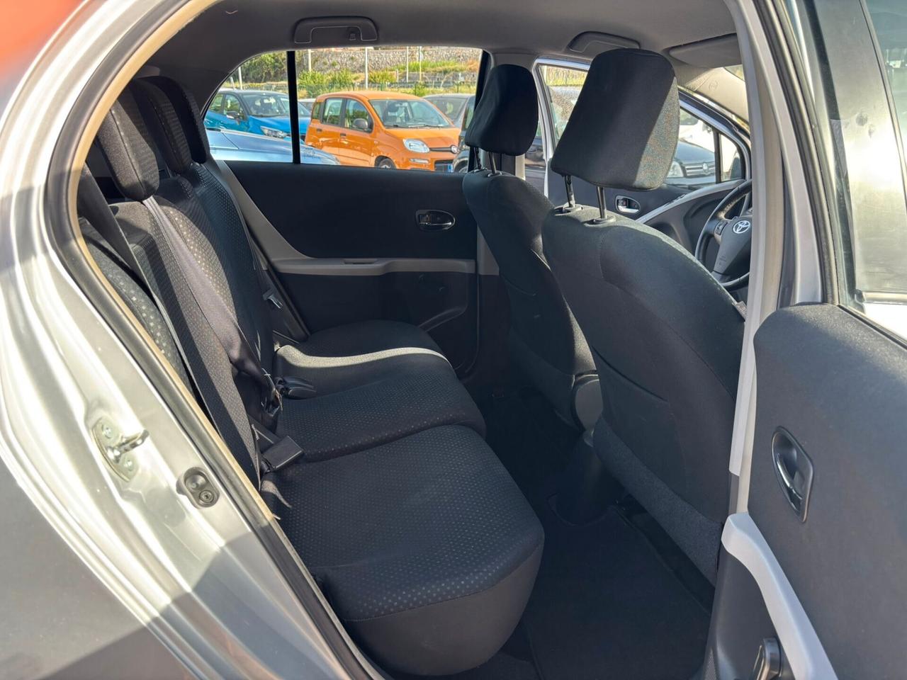 TOYOTA YARIS 1.0 B - 2010 92000 KM !!!