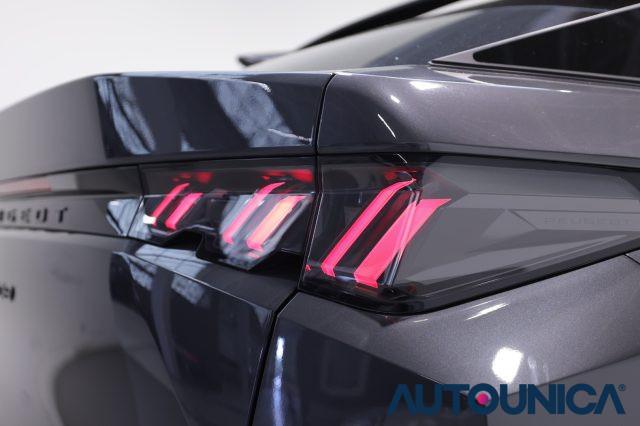 PEUGEOT 3008 HYBRID 136 E-DCS6 ALLURE FARI LED