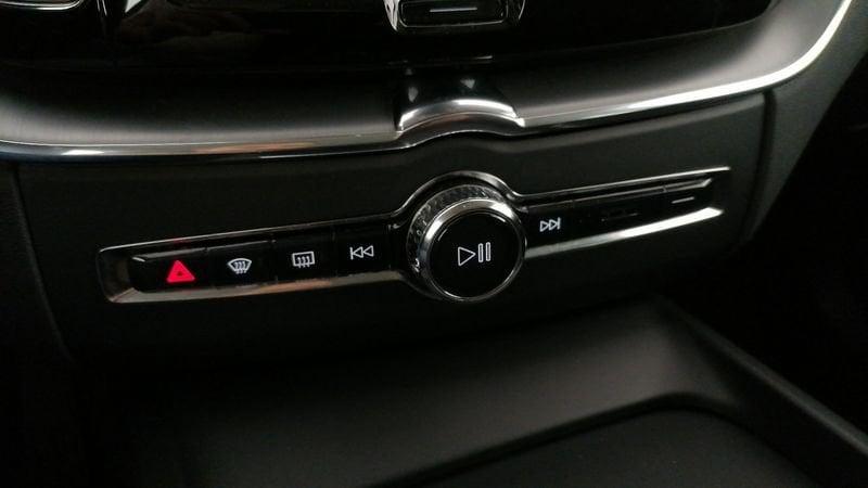 Volvo XC60 2.0 b4 Momentum Pro auto