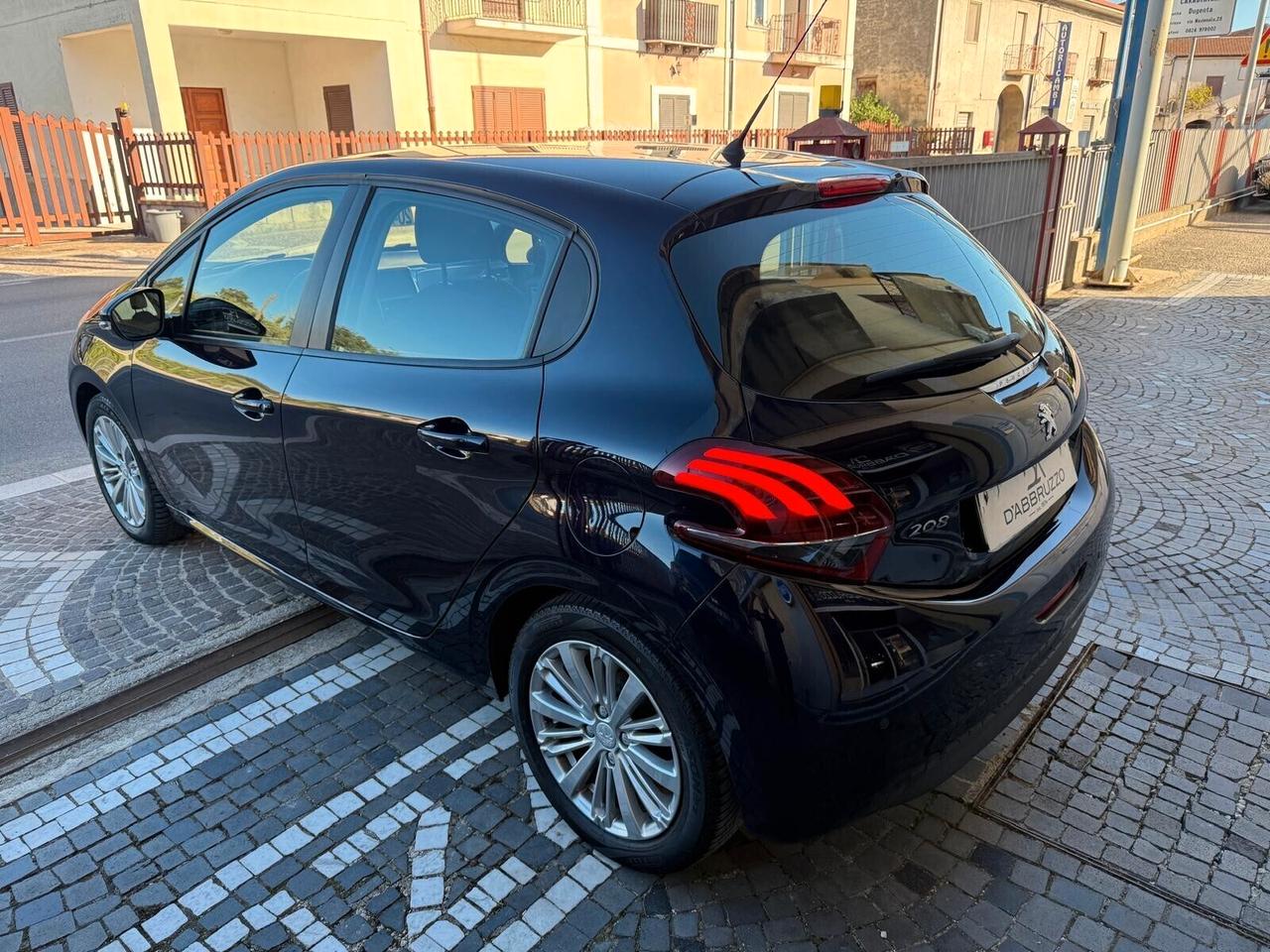 Peugeot 208 1.2 Benz 82cv Allure PER NEOPATENTATI