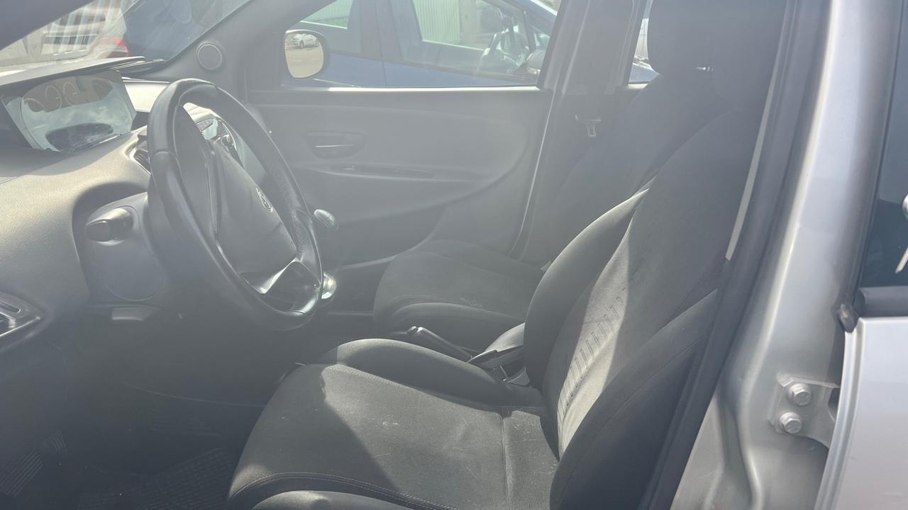 Lancia Ypsilon 0.9 TwinAir 85 CV 5 porte S&S Silver