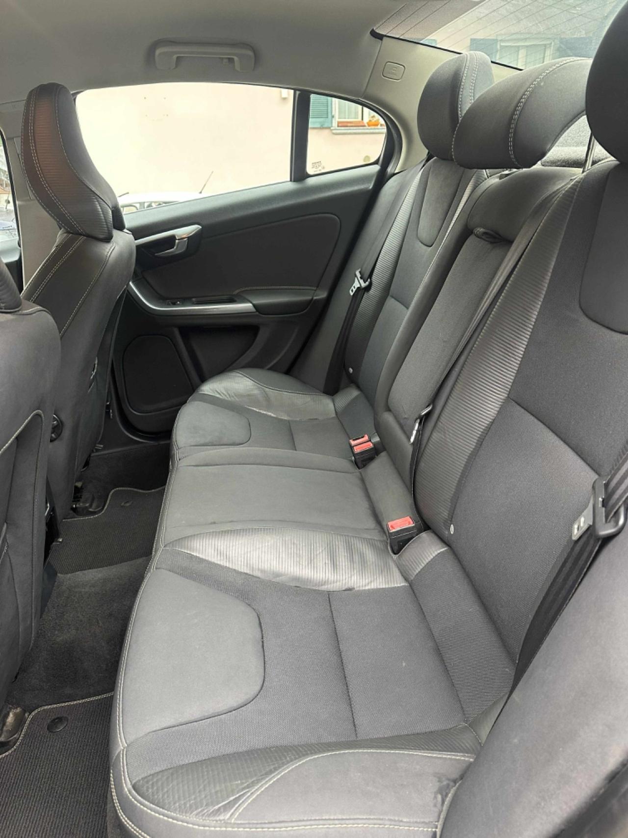 Volvo S60 D5 R-DESIGN KMCERT GARANZ UNICOPR