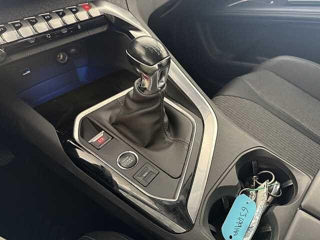 Peugeot 3008 1.2 PureTech 130 CV Allure