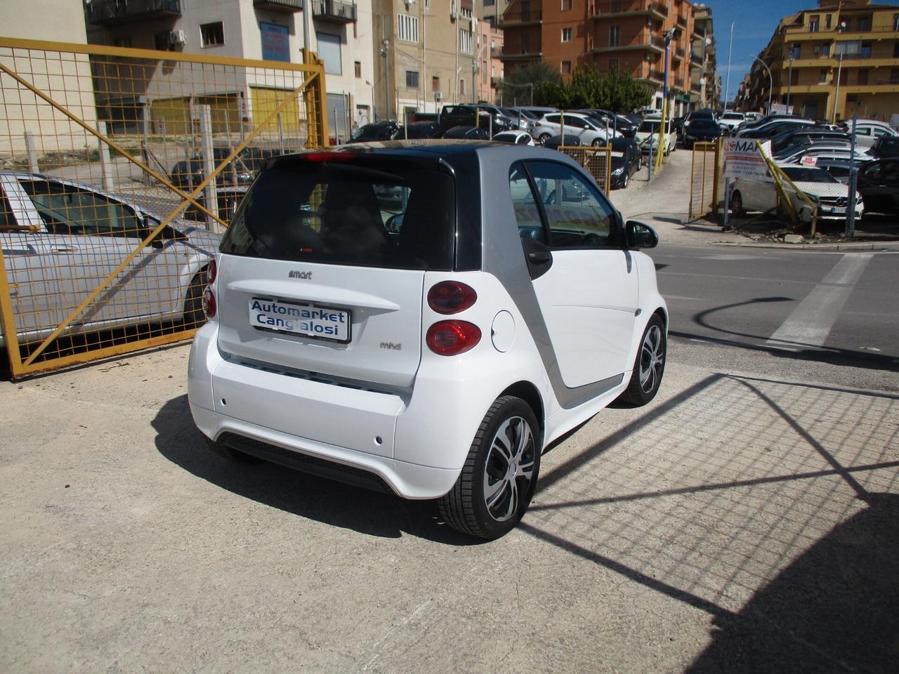 Smart ForTwo 1000 52 kW MHD 2012
