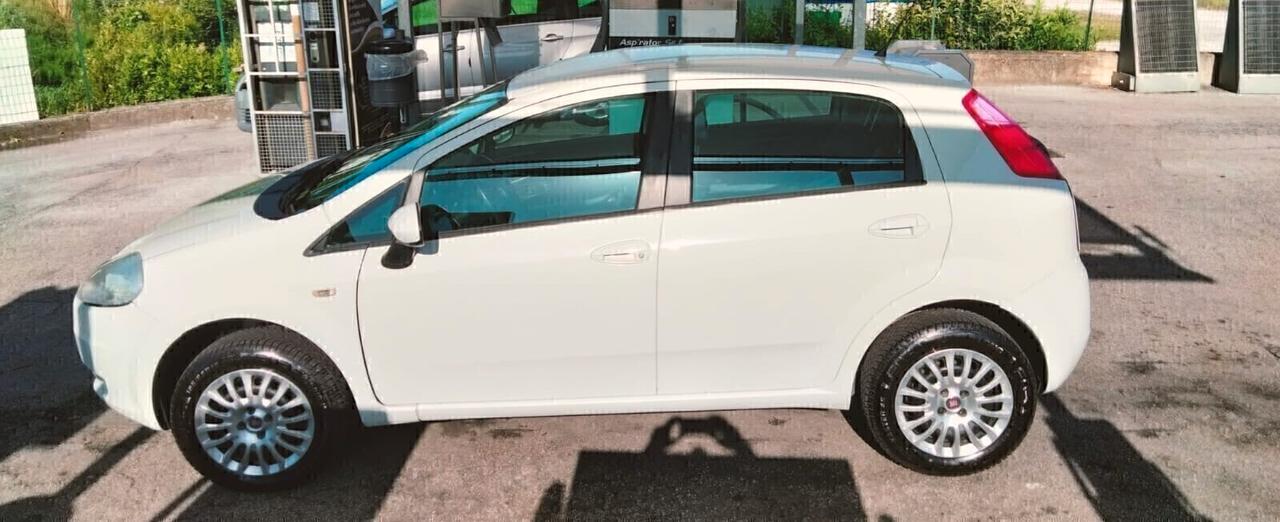 Fiat Grande Punto Neopatentati Natural Power 2010 (PROMO SETTIMANALE)