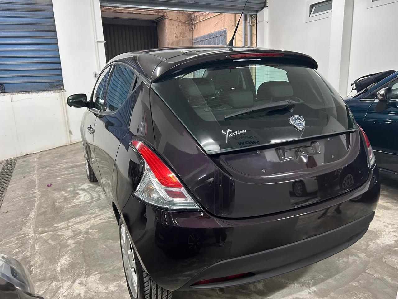 Lancia Ypsilon 1.2 69 CV 5 porte Gold