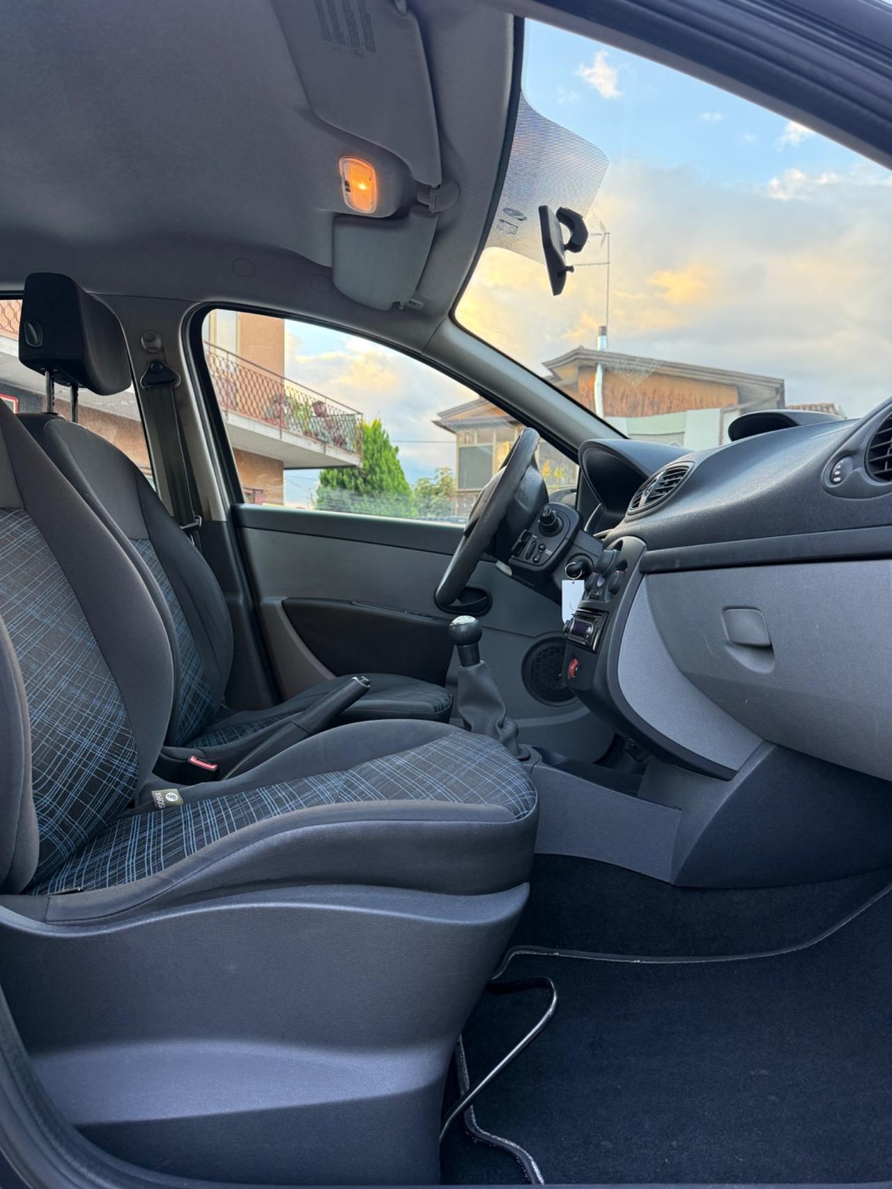 Renault Clio 1.2 16V 5 porte Luxe
