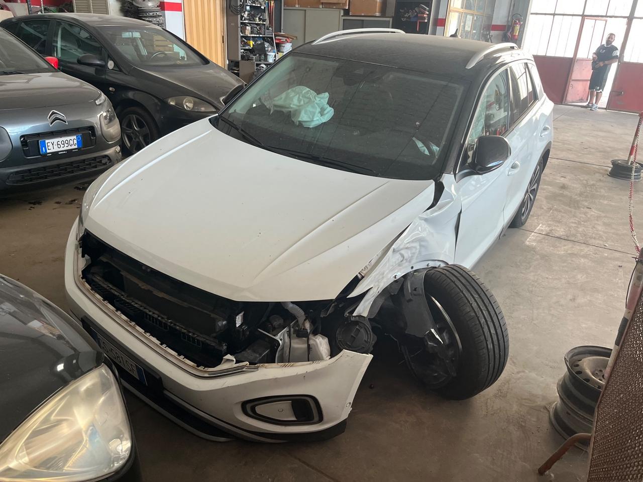 Volkswagen T-Roc 1.0 TSI Life 2024 26.000 KM INCIDENTATA