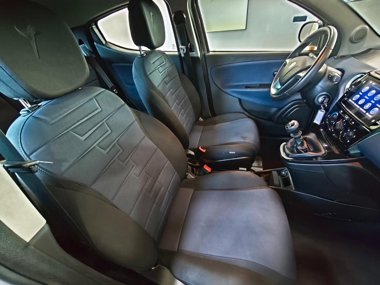 Lancia Ypsilon 1.0 FireFly 5 porte S&S Hybrid Gold Plus