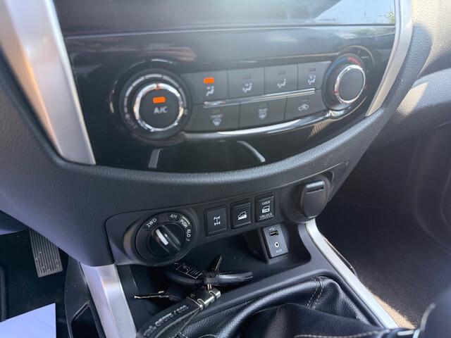 Nissan Navara 2.3 dCi 4WD King Cab Acenta