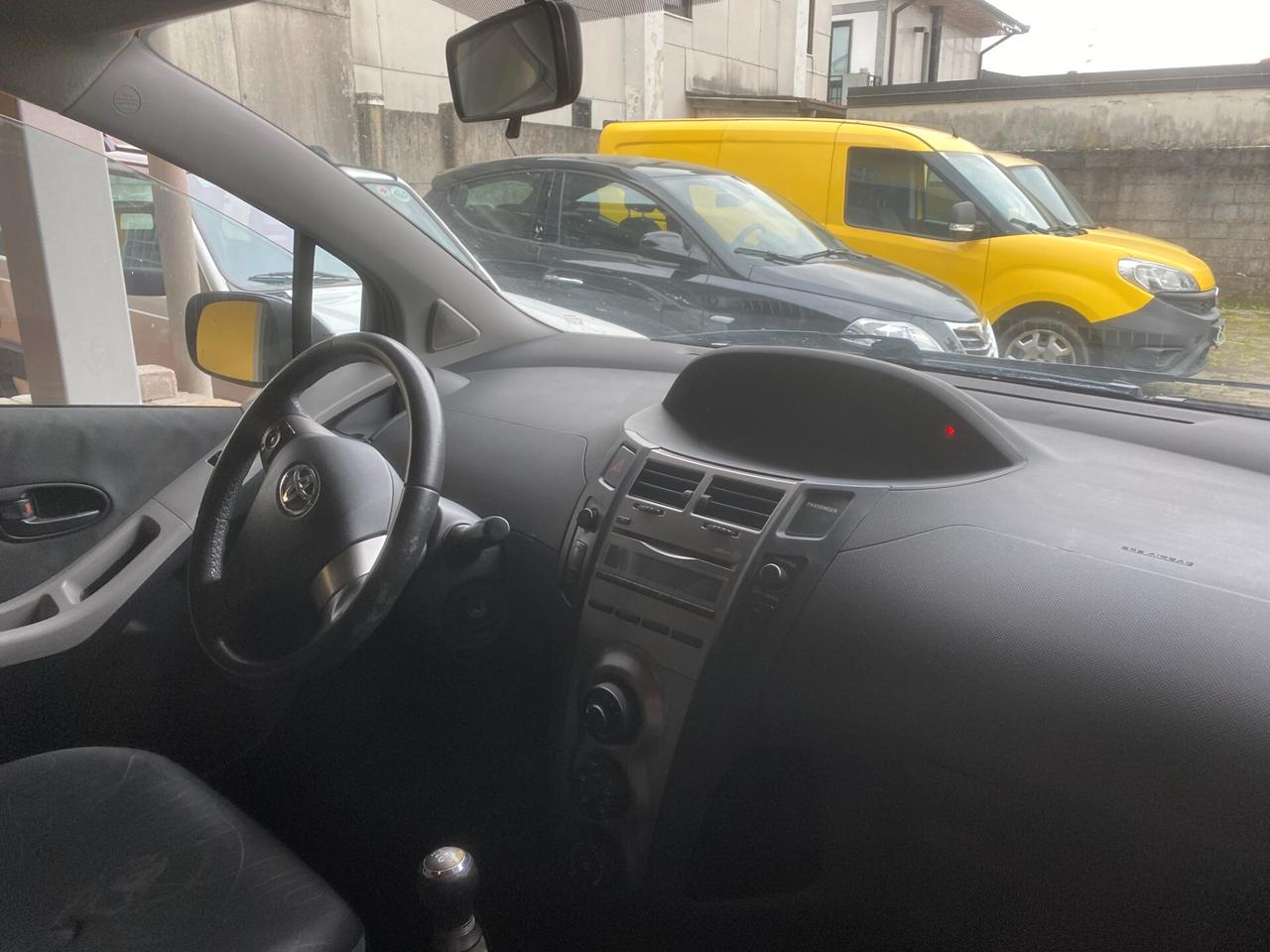 Toyota Yaris 1.0 5 porte Now benzina NEOPATENTATI