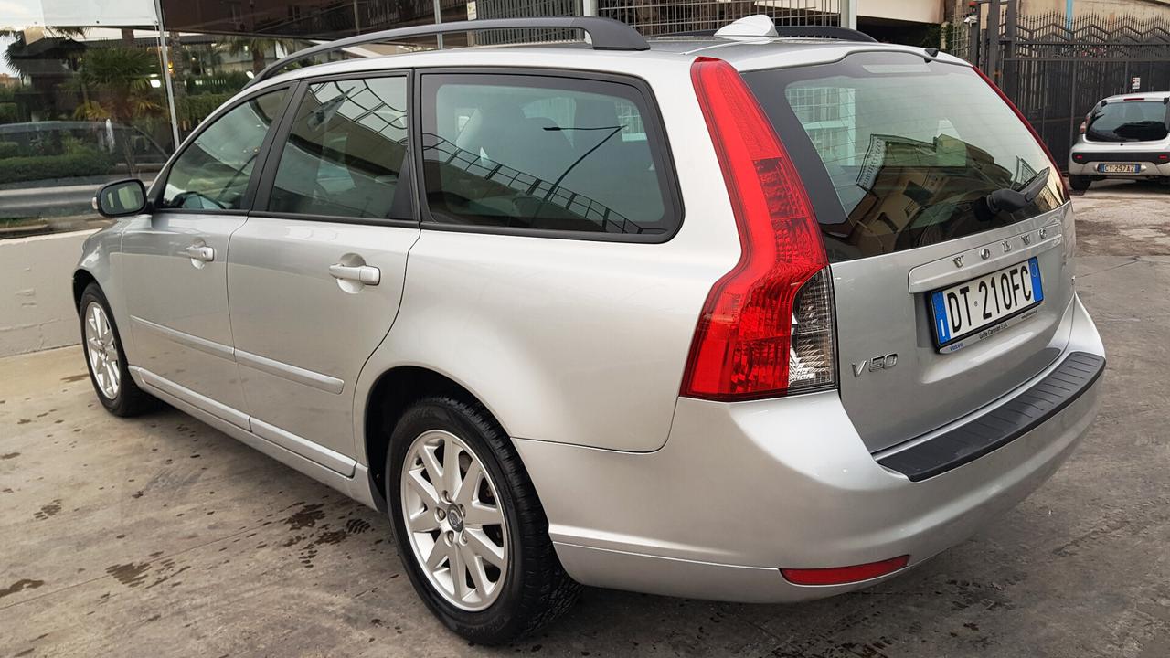 V50 1.6 16V MOMENTUM 94.000 KM. 10/2008