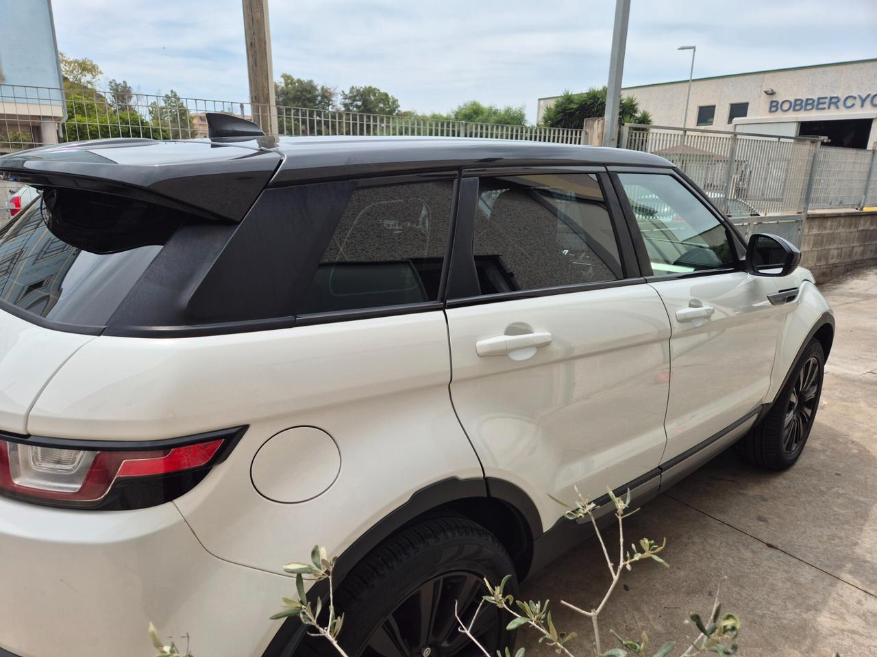 Land Rover Range Rover Evoque 2.0 TD4 150 CV 5p. Pure