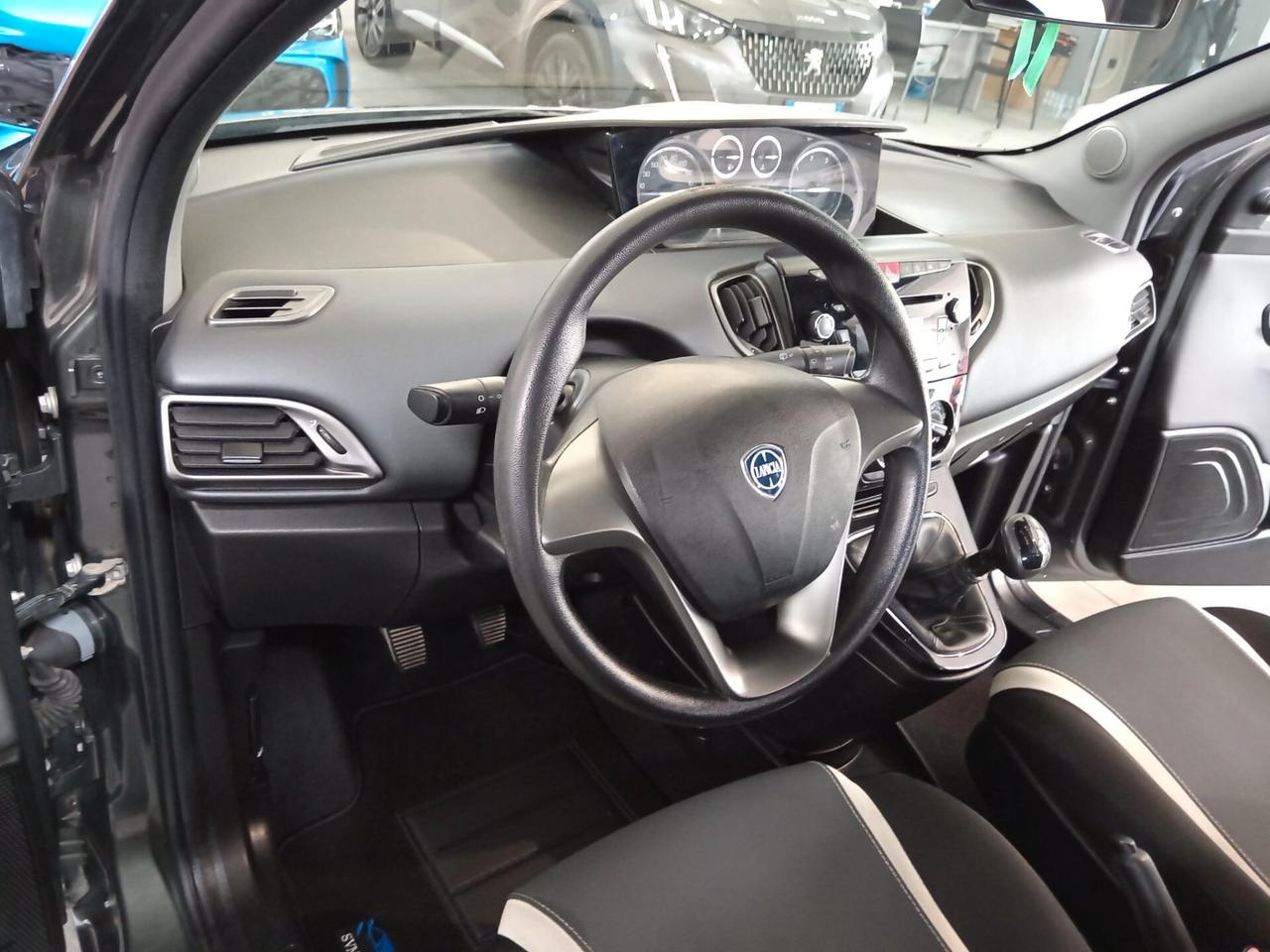 Lancia Ypsilon 1.3 MJT 16V 95 CV 5 porte S&S Silver