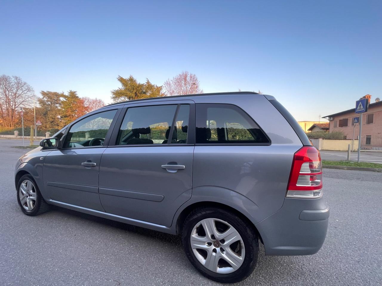 Opel Zafira 1.8 16V VVT Club