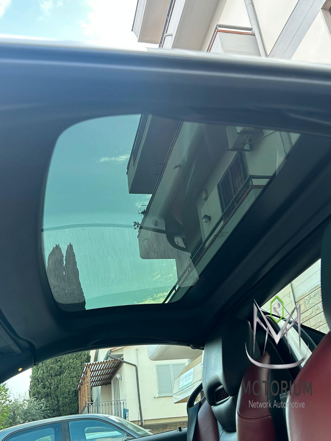 Mercedes-Benz SLC 250 D PREMIUM AMG