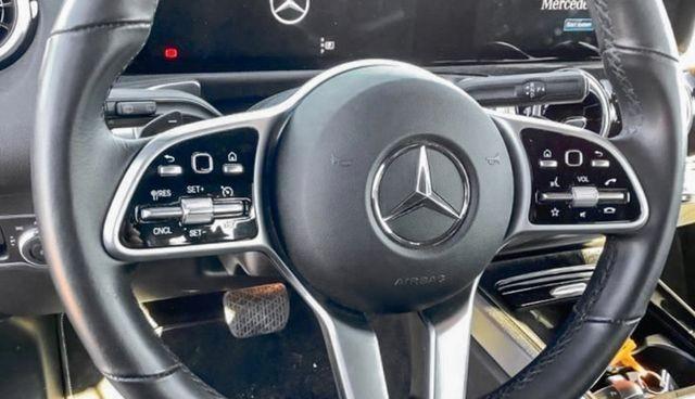 Mercedes-benz GLB 220d AMG PREMIUM AUTOM. NAVI LED