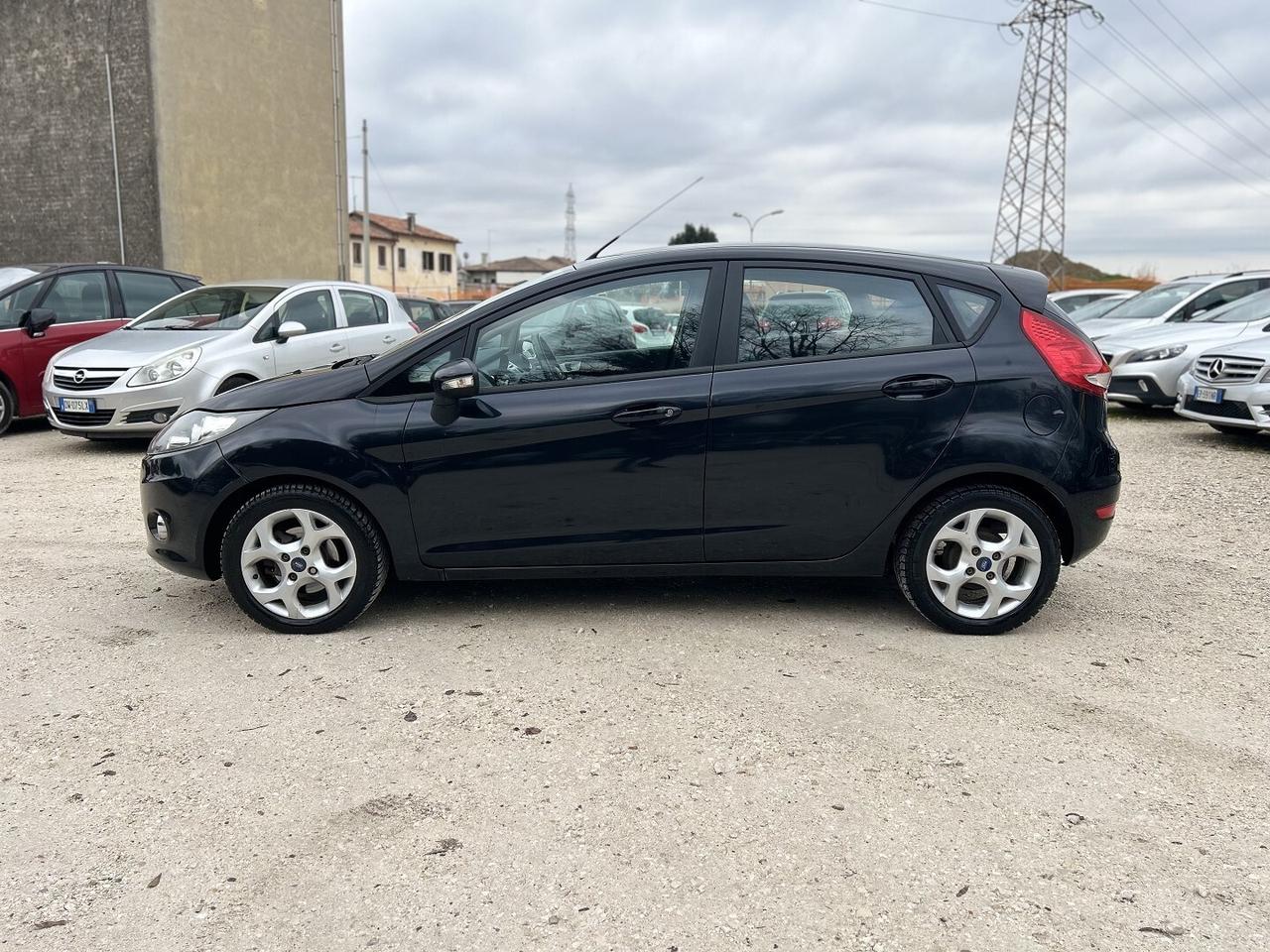 FORD FIESTA 1.4 97CV GPL 2032 UNICO P. IVA ESPOSTA