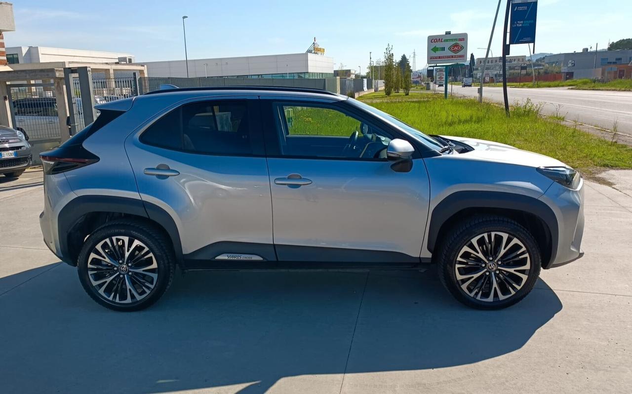 Yaris Cross 1.5 Hybrid 130 CV 5p. E-CVT AWD-i Lounge