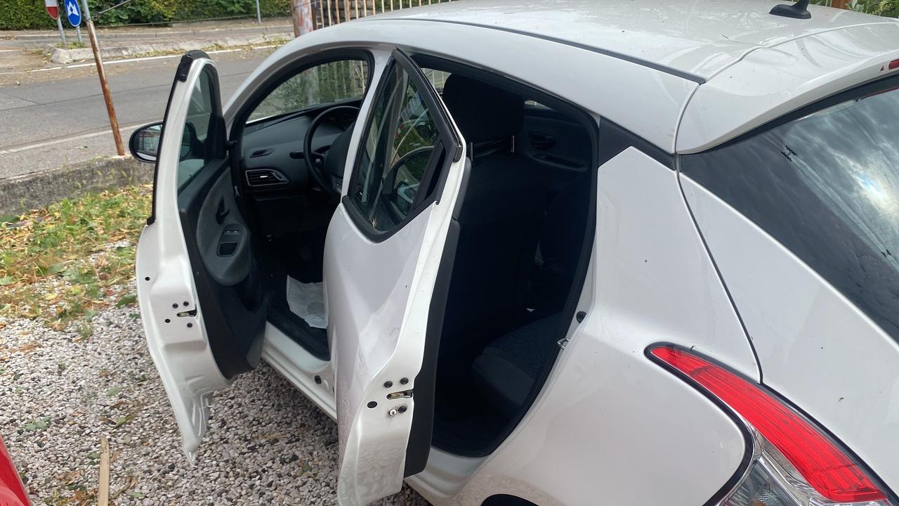 Lancia Ypsilon 1.0 FireFly 5 porte S&S Hybrid Ecochic A. Ferretti