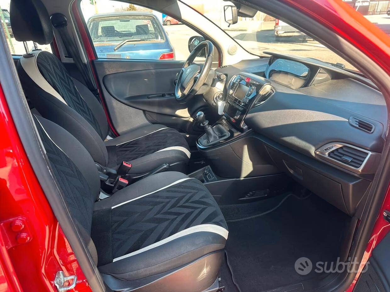 Lancia Ypsilon 1.2 69 CV 5 porte Platinum