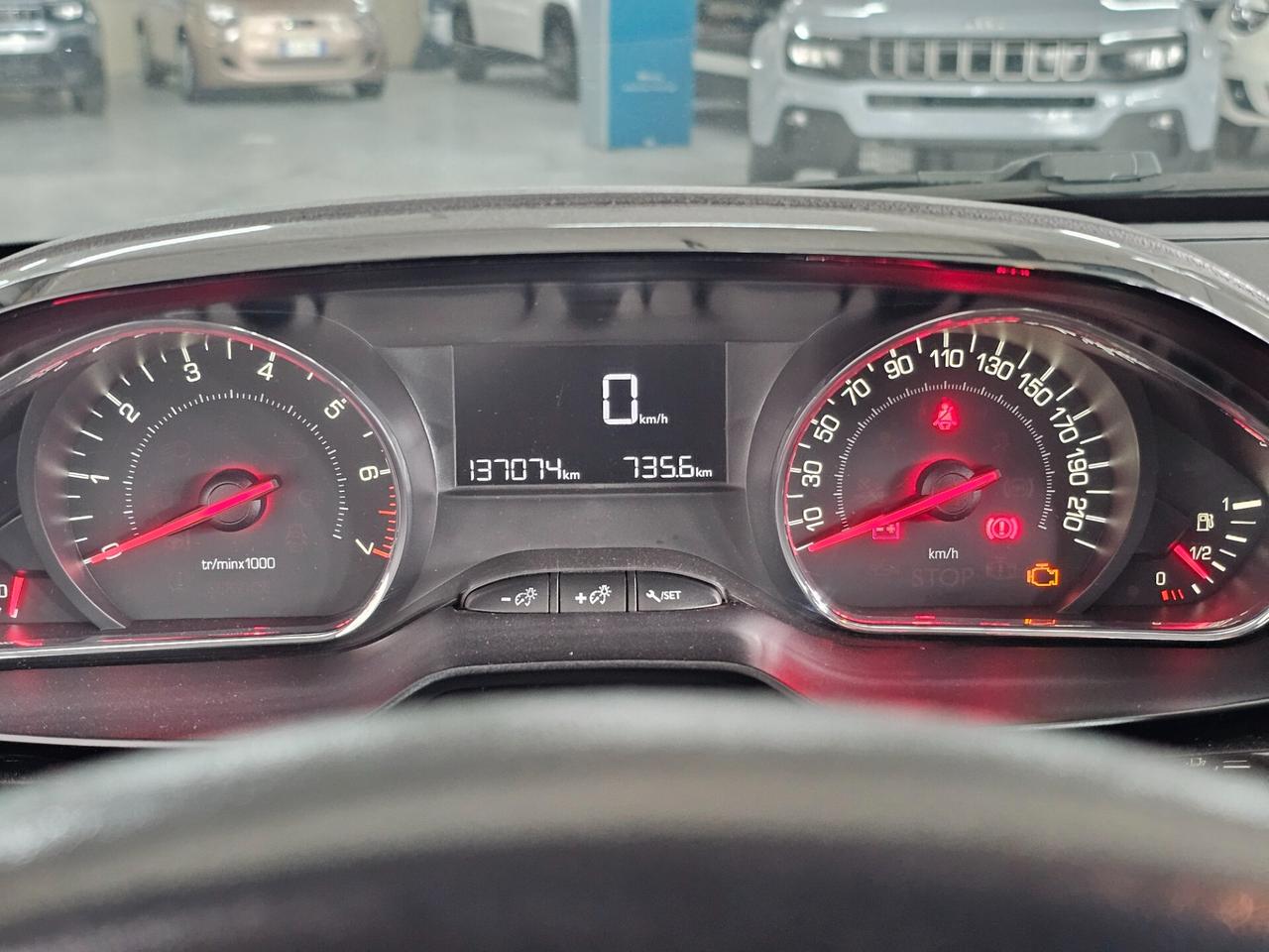 Peugeot 208 PureTech 82 5 porte Allure