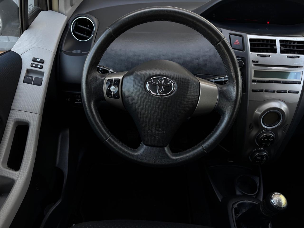 Toyota Yaris 1.0 benzina. Garanzia 12mesi. Neopatentati