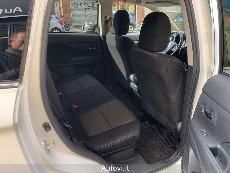 Mitsubishi Outlander Outlander 2.2 DI-D 4WD Instyle Plus SDA 7 posti (PROMO)