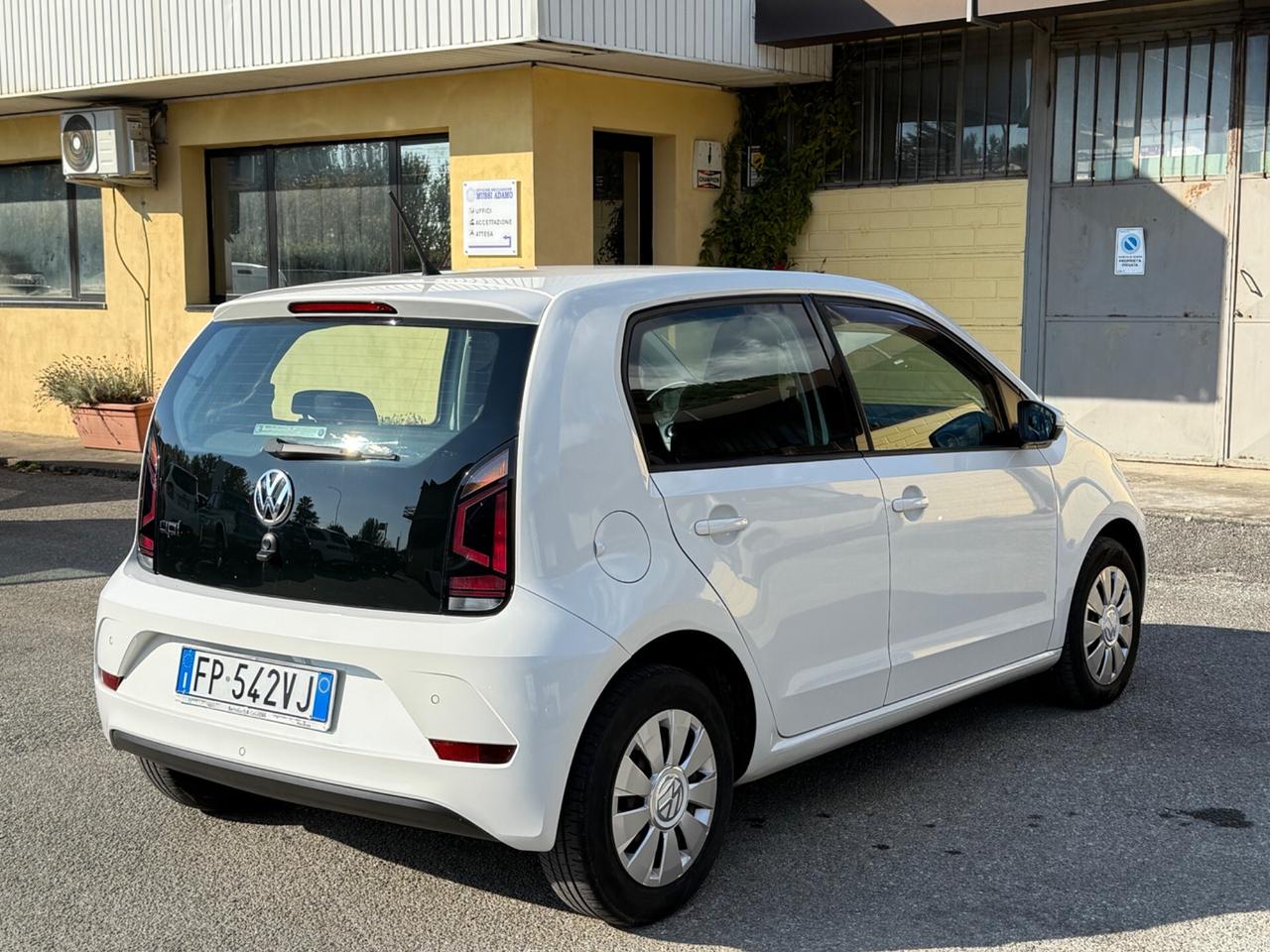 Volkswagen up! 1.0 5p. move up!