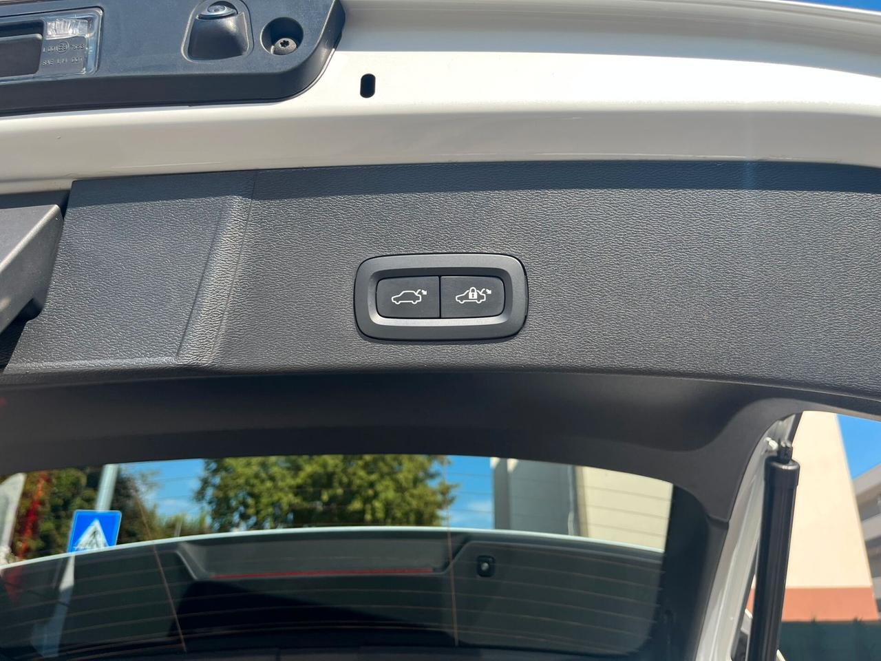 Volvo XC40 T4 Recharge Plug-in Hybrid automatico Core