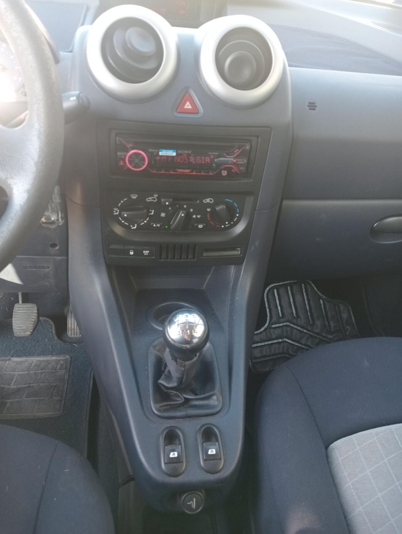 Peugeot 1007 1.4 Happy