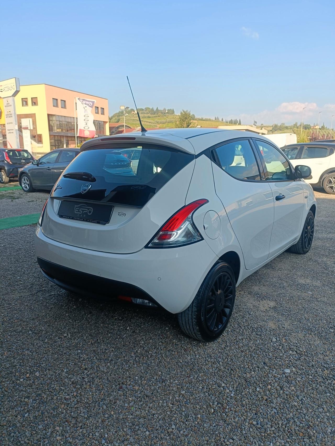 Lancia Ypsilon 1.2 69 CV 5 porte Elefantino Blu