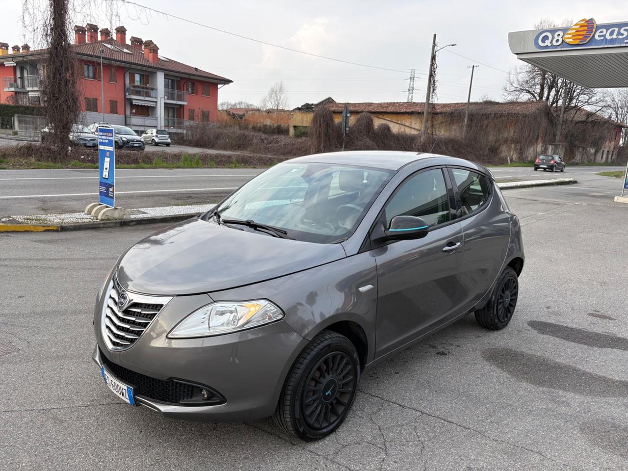 Lancia Ypsilon 0.9 TwinAir 85 CV 5 porte Metano Ecochic Gold