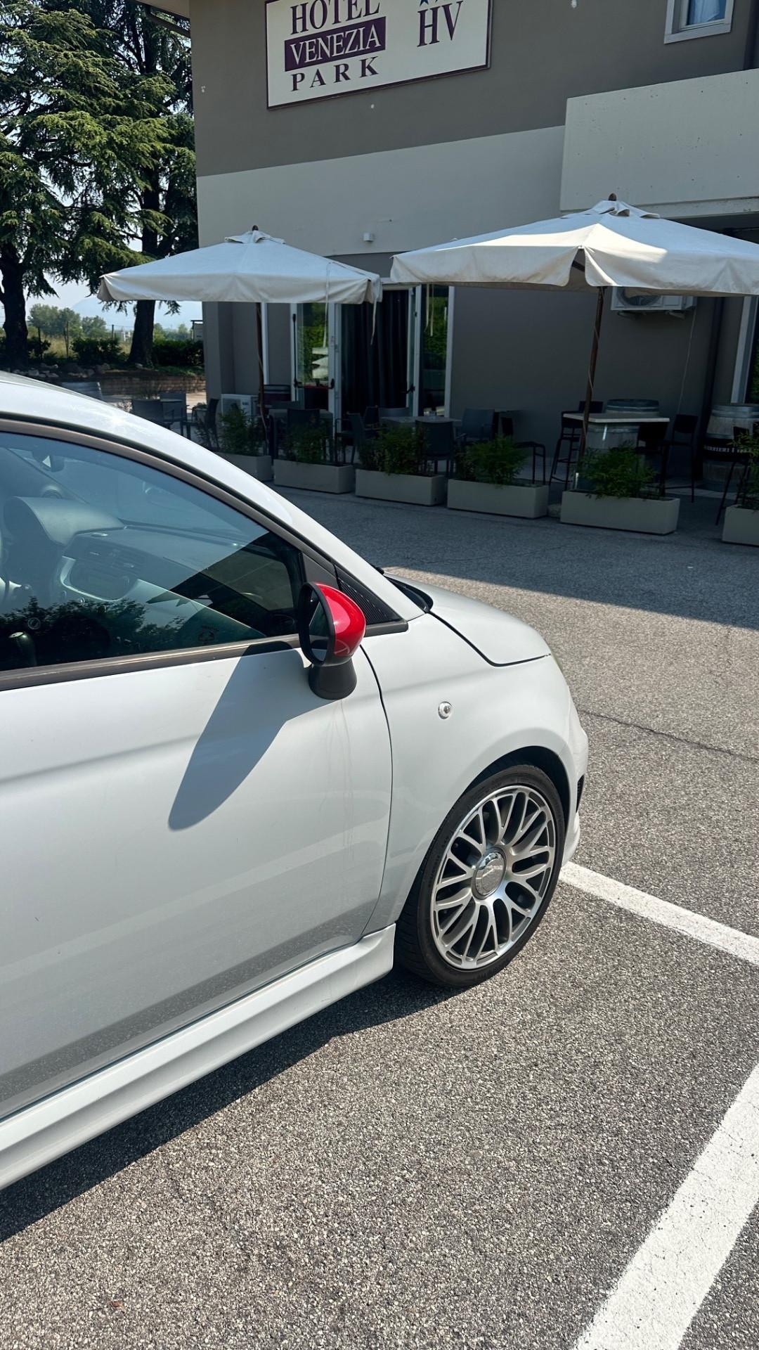 Abarth 500 1.4 Turbo T-Jet Custom