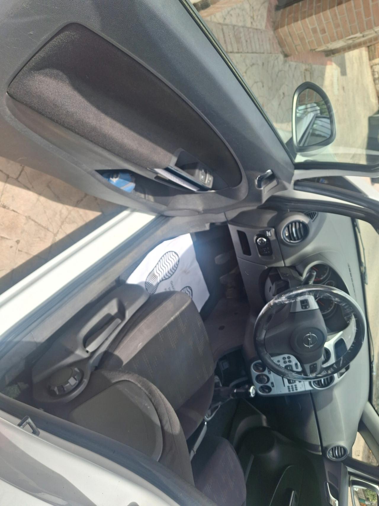 Opel Corsa 1.2 85CV 3 porte GPL-TECH Club