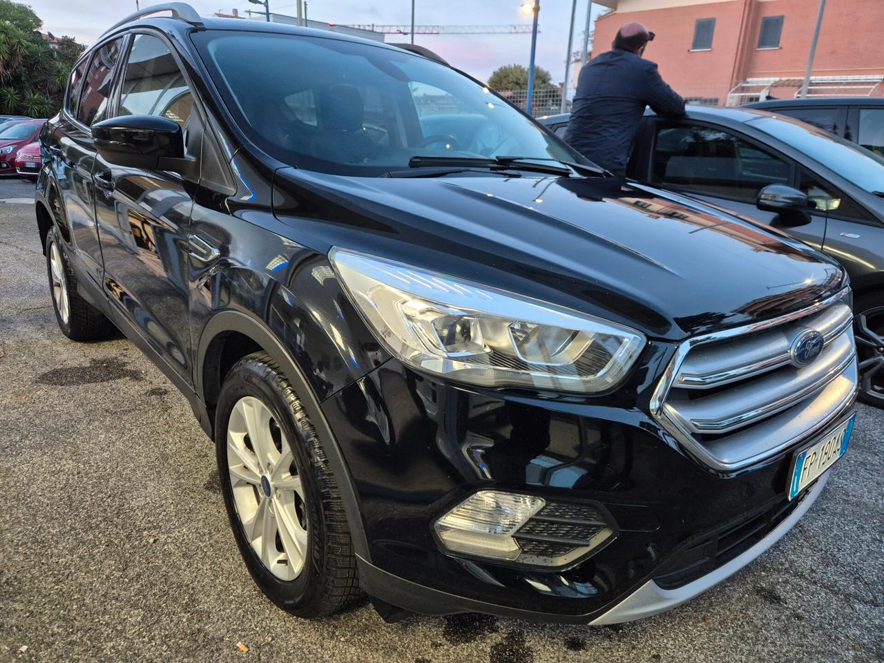Ford Kuga 1.5 TDCI 120 CV S&S 2WD Powershift Business