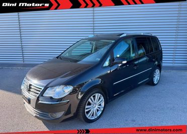 VOLKSWAGEN Touran 2.0 TDI DPF Highline 7 posti TETTO ok neopatentati