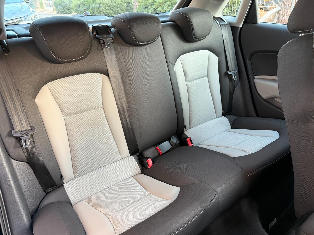 Audi A1 SPB 1.6 TDI 105CV NAVI LED - 2012