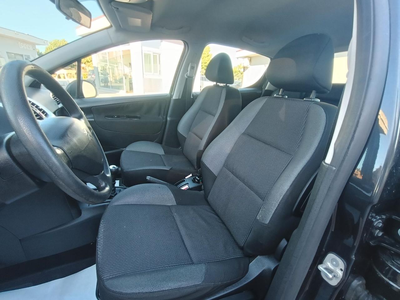 Peugeot 207 1.4 Marciante / Motore da rivedere consumo d'olio