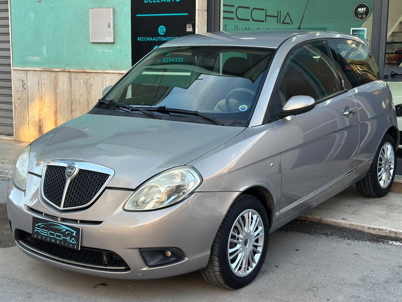 Lancia Ypsilon 1.3 MJT 75 CV ok neopatentati
