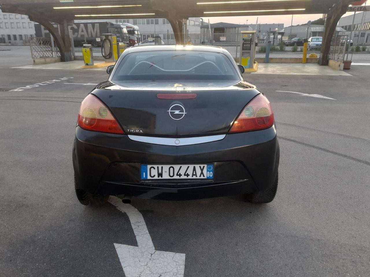 Opel Tigra TwinTop 1.4 16V First Edition