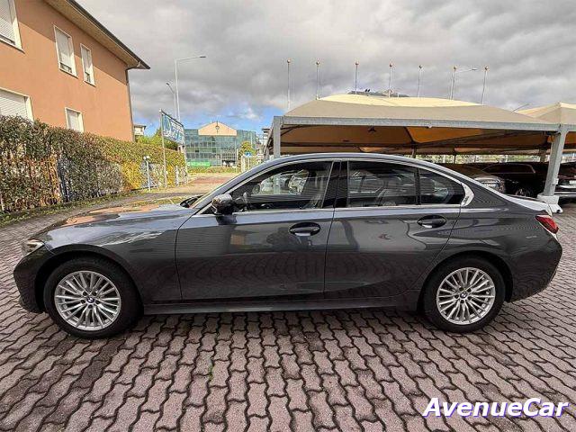 BMW 330 i xdrive Luxury BERLINA CILINDRATA 2.000