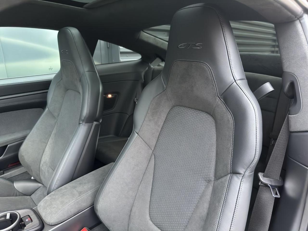 PORSCHE 992 Carrera 4 GTS 2.0*Matrix-Alcantara-Finanz*