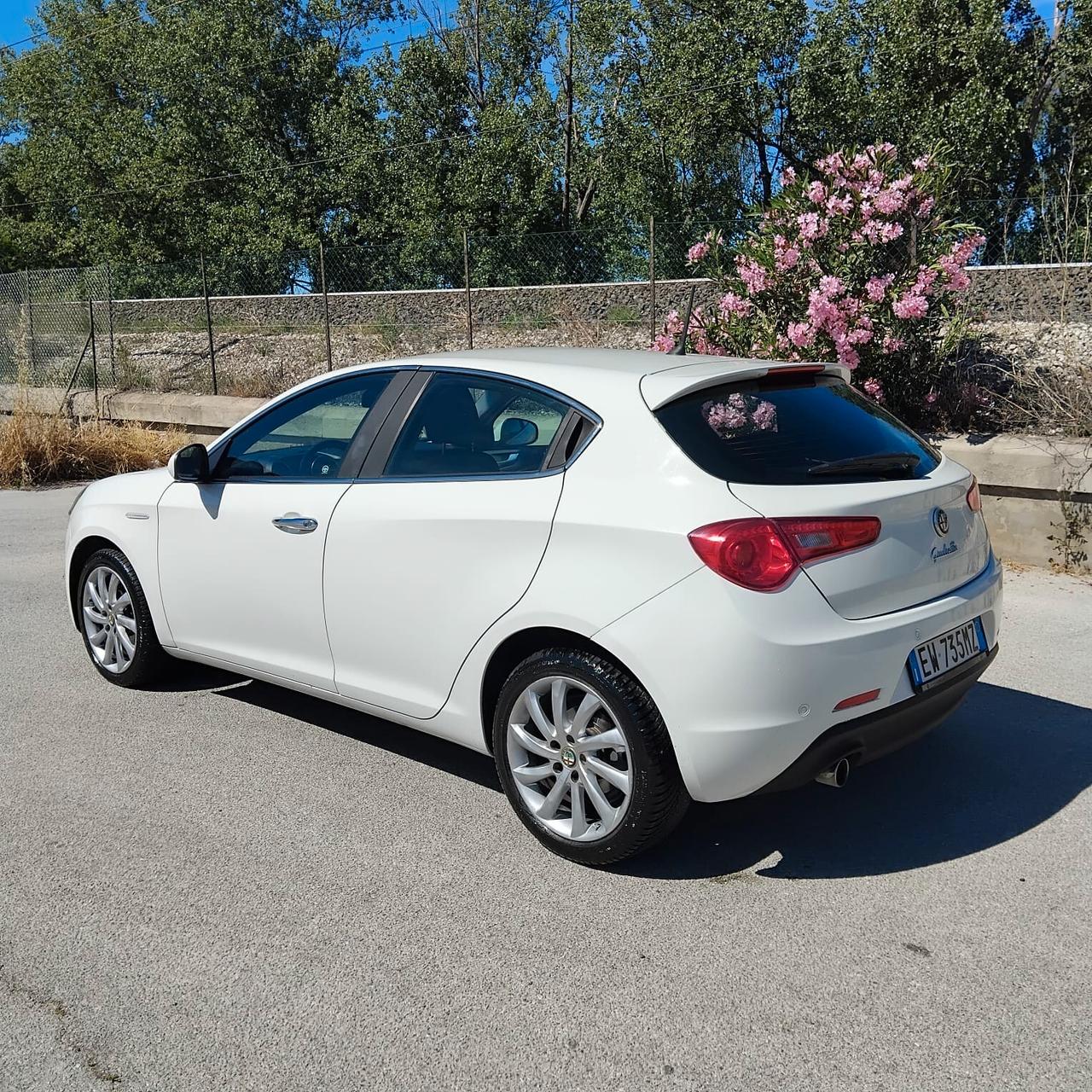 Alfa Romeo Giulietta 1.6 diesel manuale NEOPATENTATI restayling