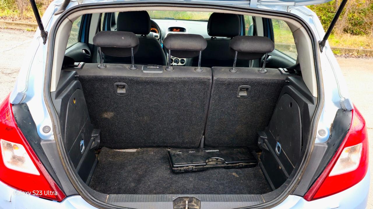 Opel corsa ok neopatentati garantita 12 mesi
