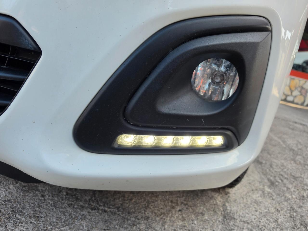 Peugeot 108 1,0 benzina 02/2018 Cv69 AUTOMATICA