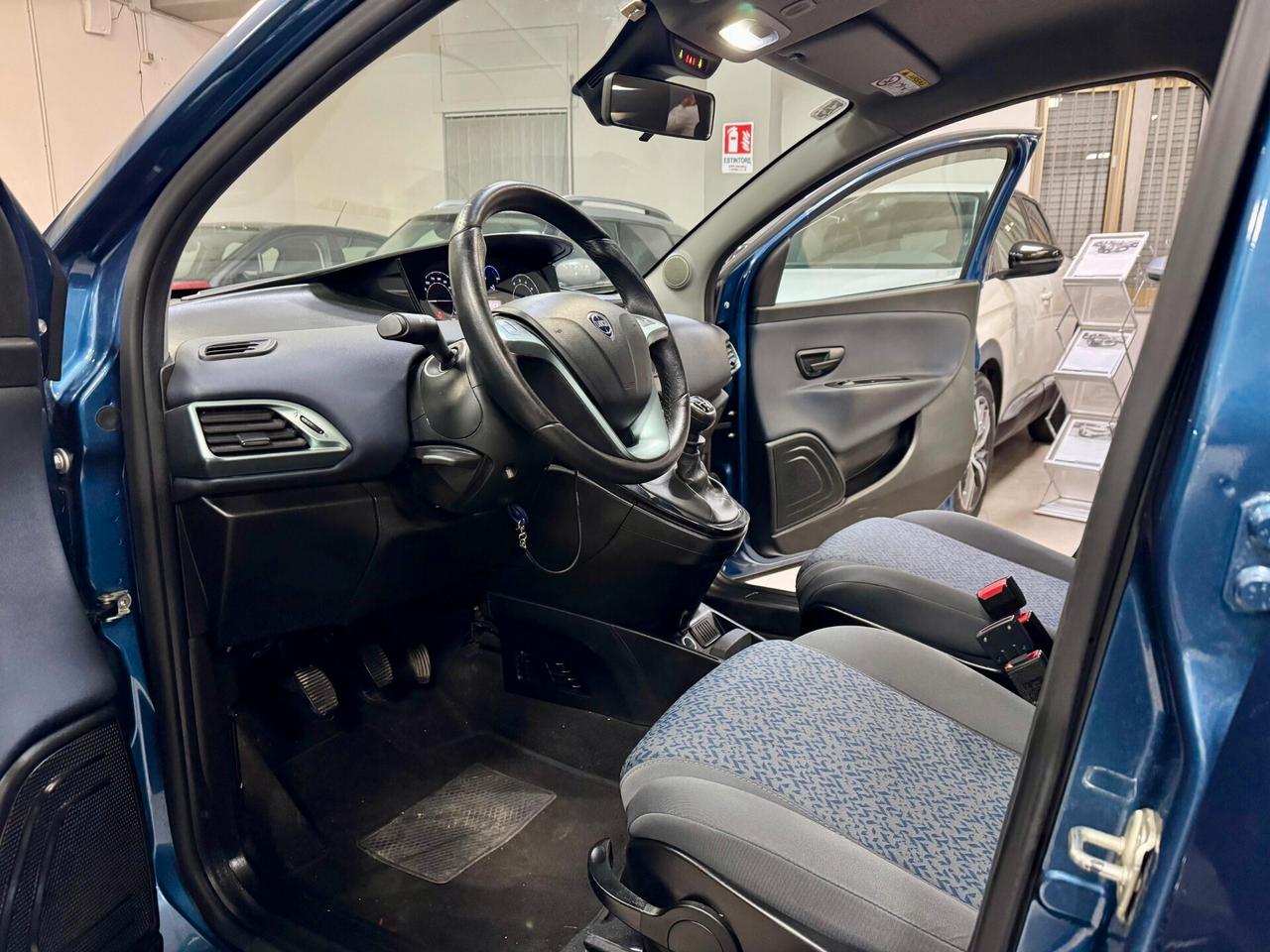 Lancia Ypsilon 1.0 FireFly S&S Hybrid 2023